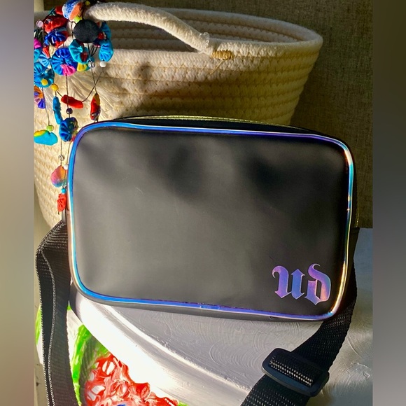 👛 URBAN DECAY UD BLACK WITH GOLD WAIST BELT BAG / PURSE HIP POUCH TRAVEL👛#UD - Picture 10 of 13